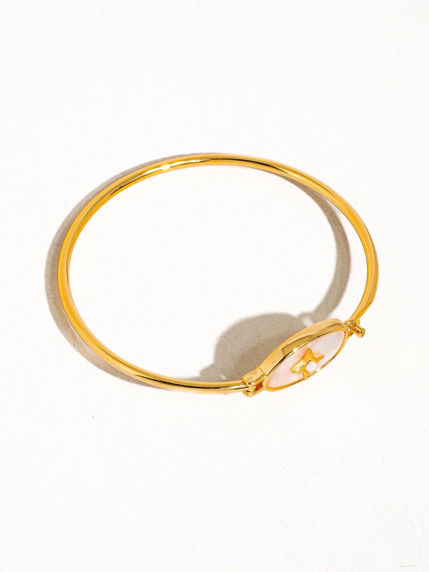 Gold Vintage Star Shell Bangle