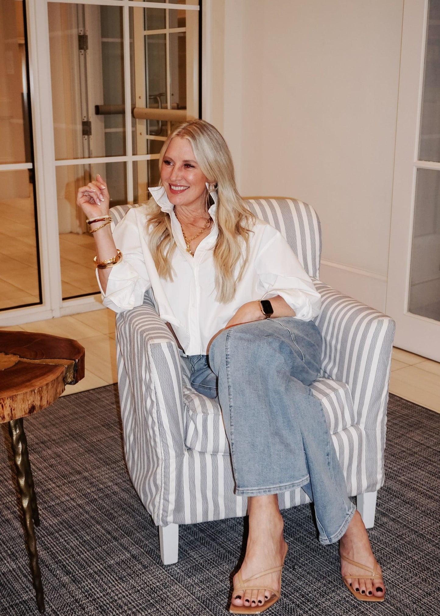 The Essential Cropped White Button-Down Shirt – Modern Shirttail Hem