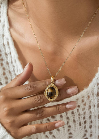 Vintage Oval Stone Pendant Necklace – 18K Gold Plated Non - Tarnish - Verte Boutique
